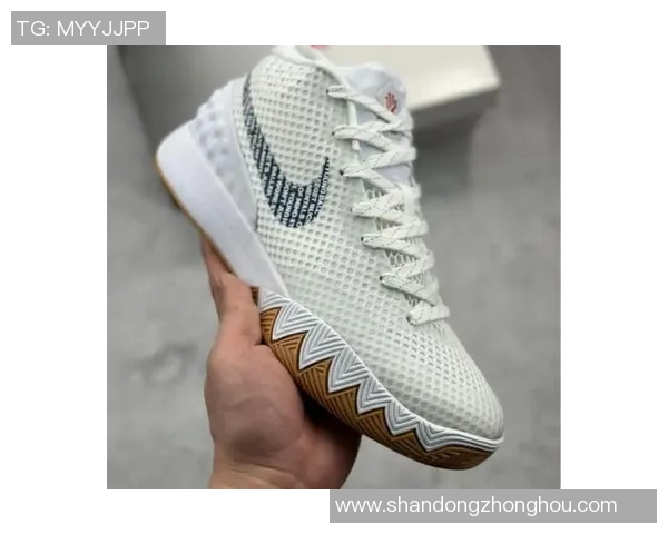 欧文新鞋发布会引发争议踩踏耐克Logo彰显艺术无畏标签束缚