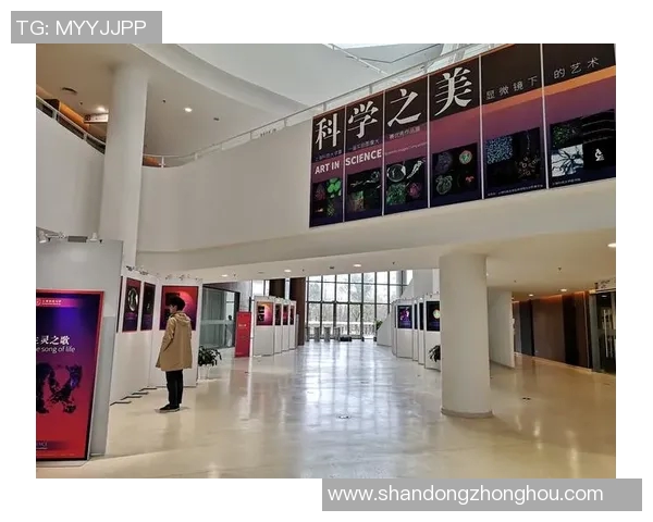 霍伊伦的传奇人生与影响力探秘：从科学到艺术的跨界之旅