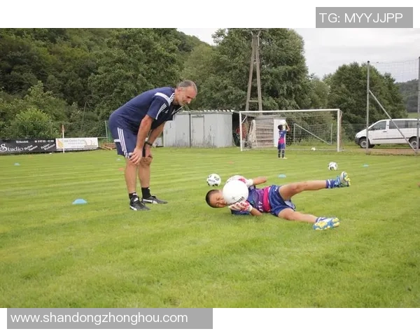 成都足球队的蜕变之旅：从传统到现代的足球纪实探索